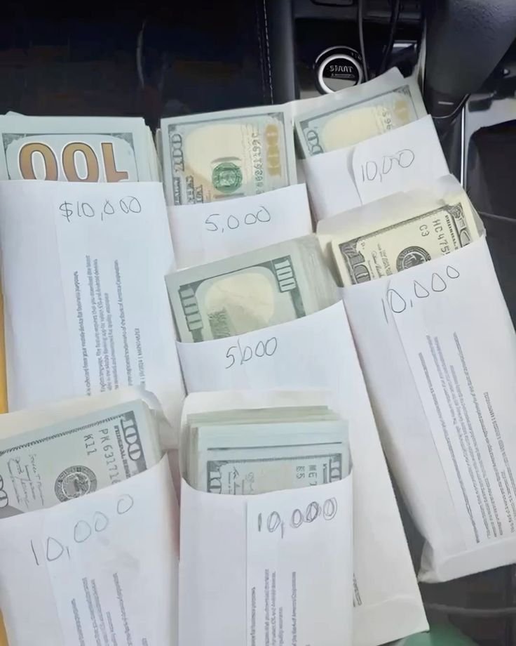 MindMatterMoney's tweet photo. October smells like money and answered prayers. https://t.co/bFaozn6Zyr