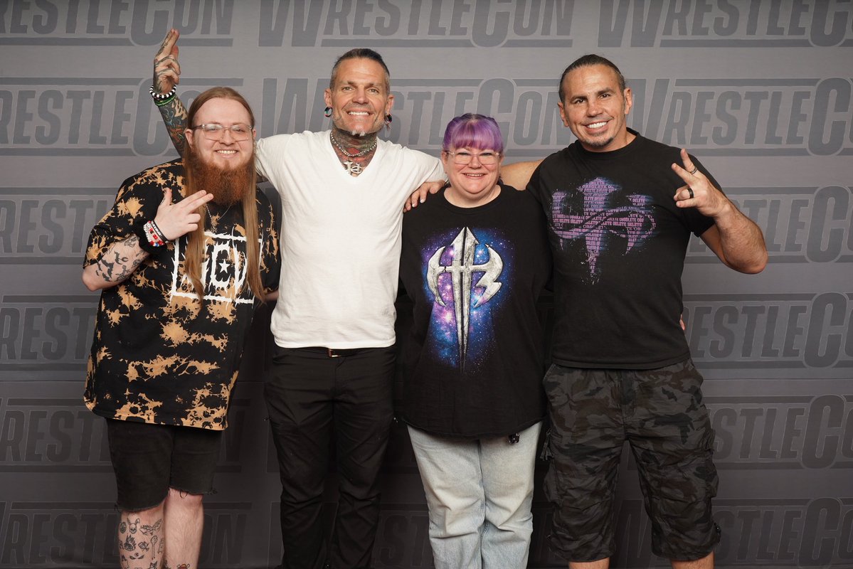 hawksaewfan's tweet photo. @BeastWrestler21 @MATTHARDYBRAND @JEFFHARDYBRAND 
Got to cross off a bucket list moment 🖤 https://t.co/UpfakkQfGV