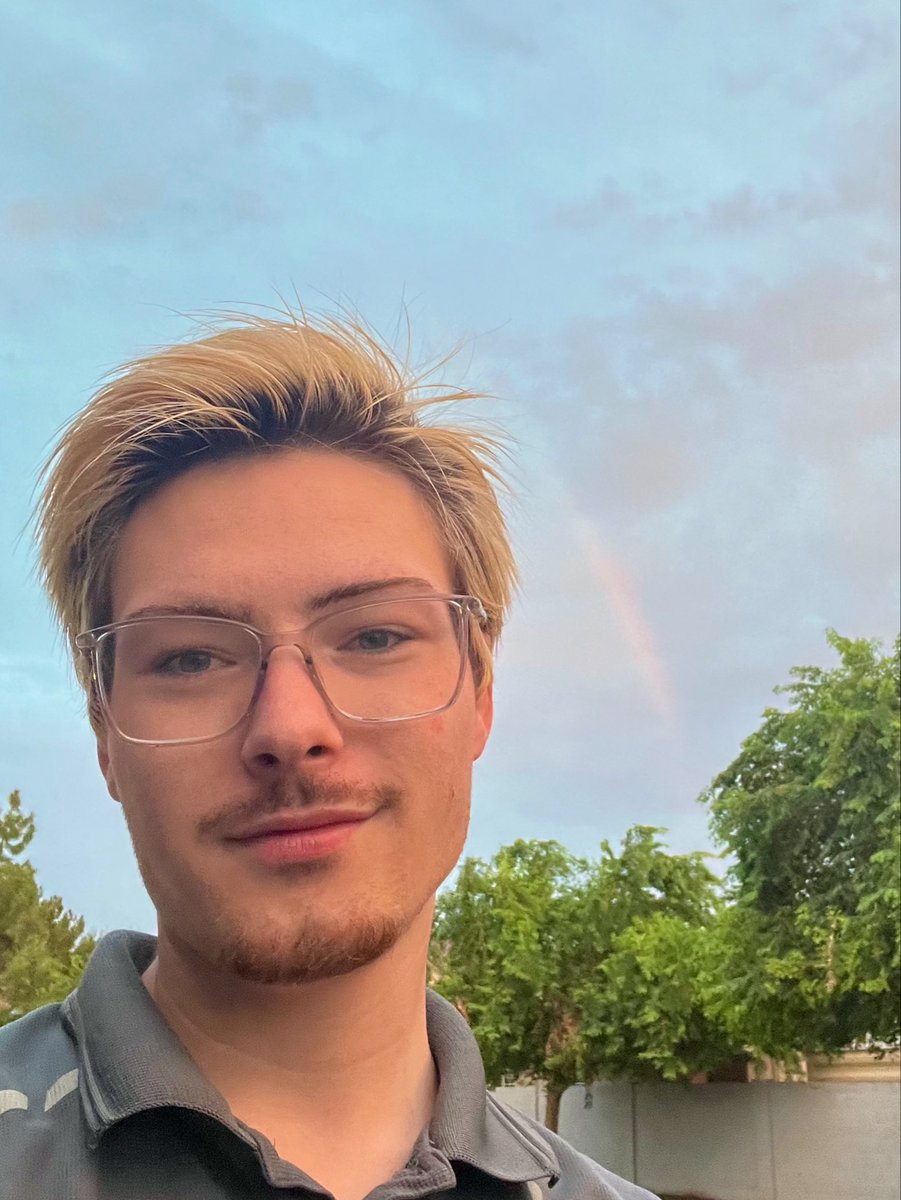 Hunterinaz's tweet photo. Hi Gays! 🌈 ilyyy https://t.co/OJMZ6l1uk8