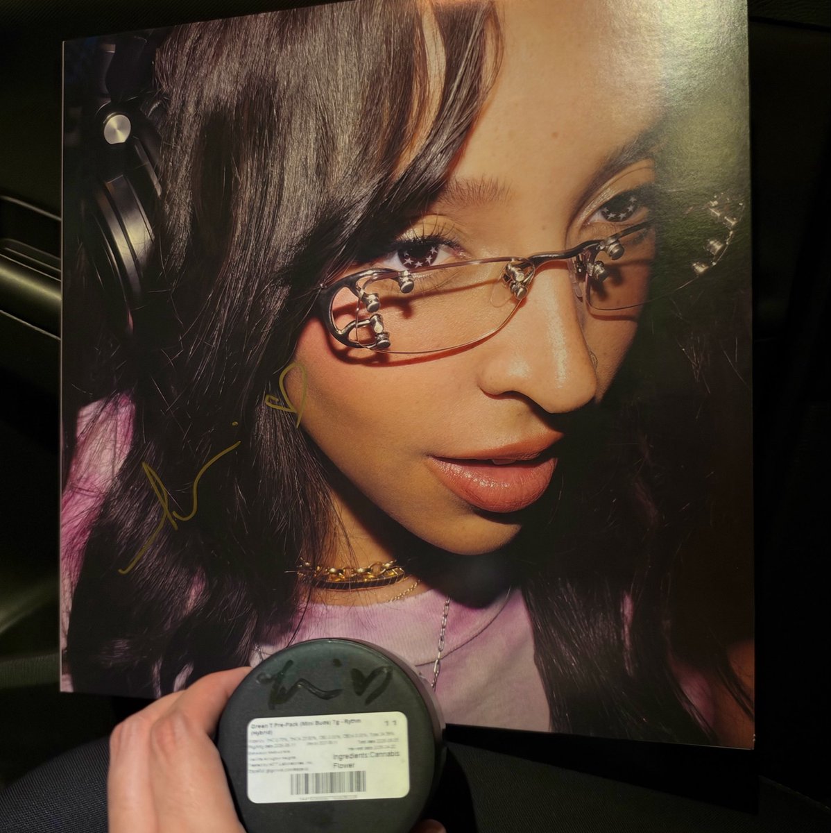 lWGUIW's tweet photo. popstar &amp; green t is all i need! @Tinashe https://t.co/bVuQ7vFQpH