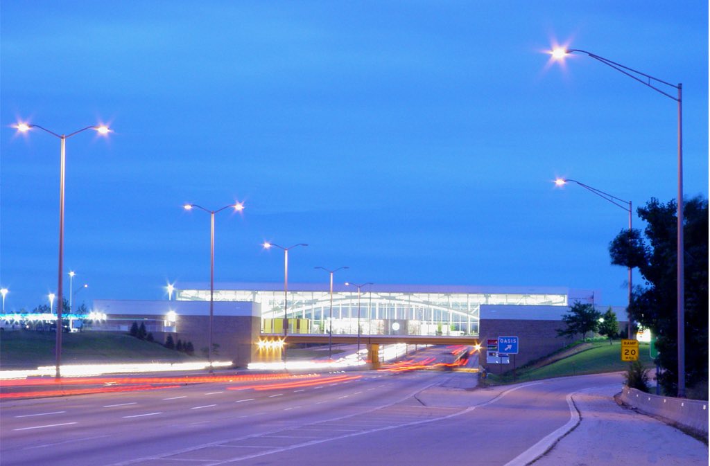 lacherbauer's tweet photo. An endangered species. We used to have many more tollway oases around Chicagoland. https://t.co/tyBtECepA6