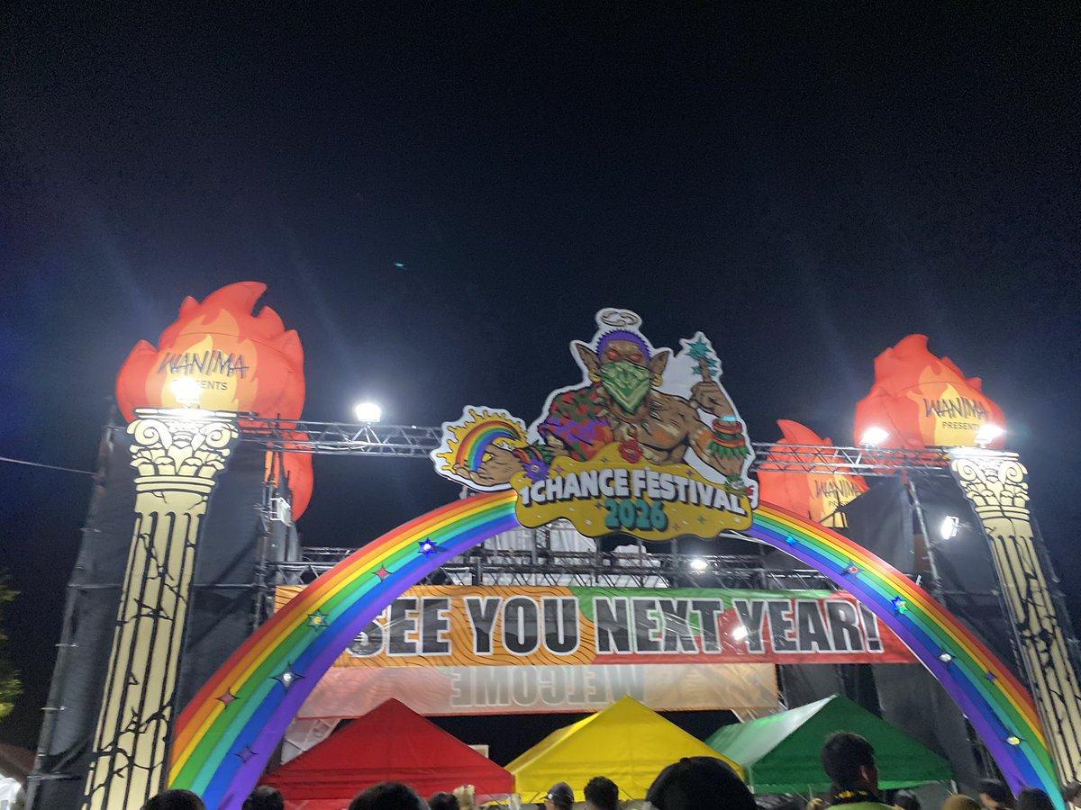 2525ucan's tweet photo. ワンチャンフェス２日目
初の滝行フェス！ww
雨フェスも意外といけることが分かった笑
高いレインポンチョはその分の価値がちゃんとありました☔️
ワンオクもWANIMAも賛否分かれてるけど楽しかったし開催してくれた事に感謝🙏
UVERworldもフェスでも一体感感じられて嬉しかった！ https://t.co/TU89buS1gH