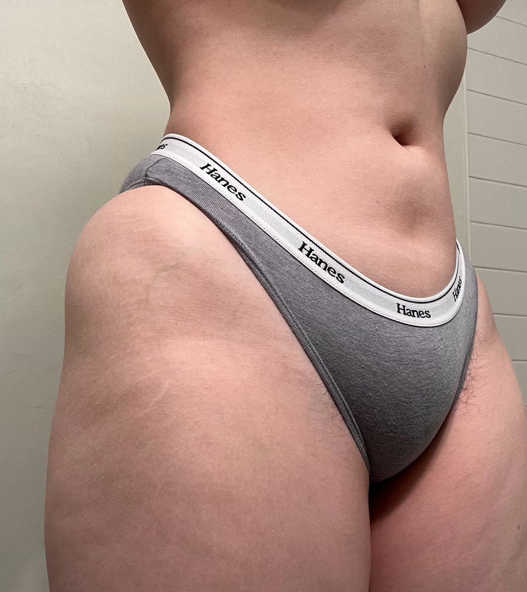 lovrwlw's tweet photo. these hips should be fucking you till you shake🤍 https://t.co/I5InQgYXNg