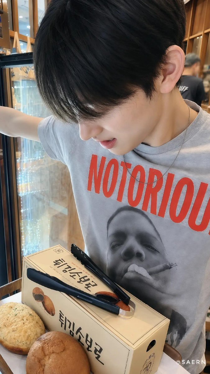 eomseaneoms's tweet photo. #seonghyeon boyfriend material🧎‍♀️ https://t.co/x9M2WT3eFP
