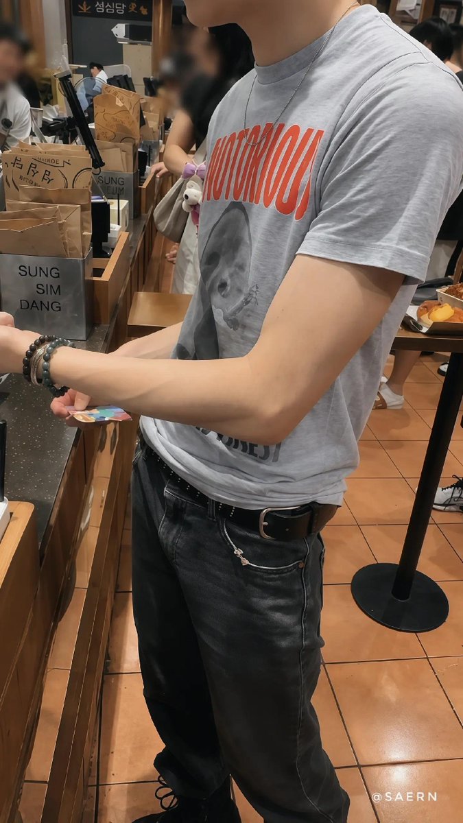 eomseaneoms's tweet photo. #seonghyeon boyfriend material🧎‍♀️ https://t.co/x9M2WT3eFP