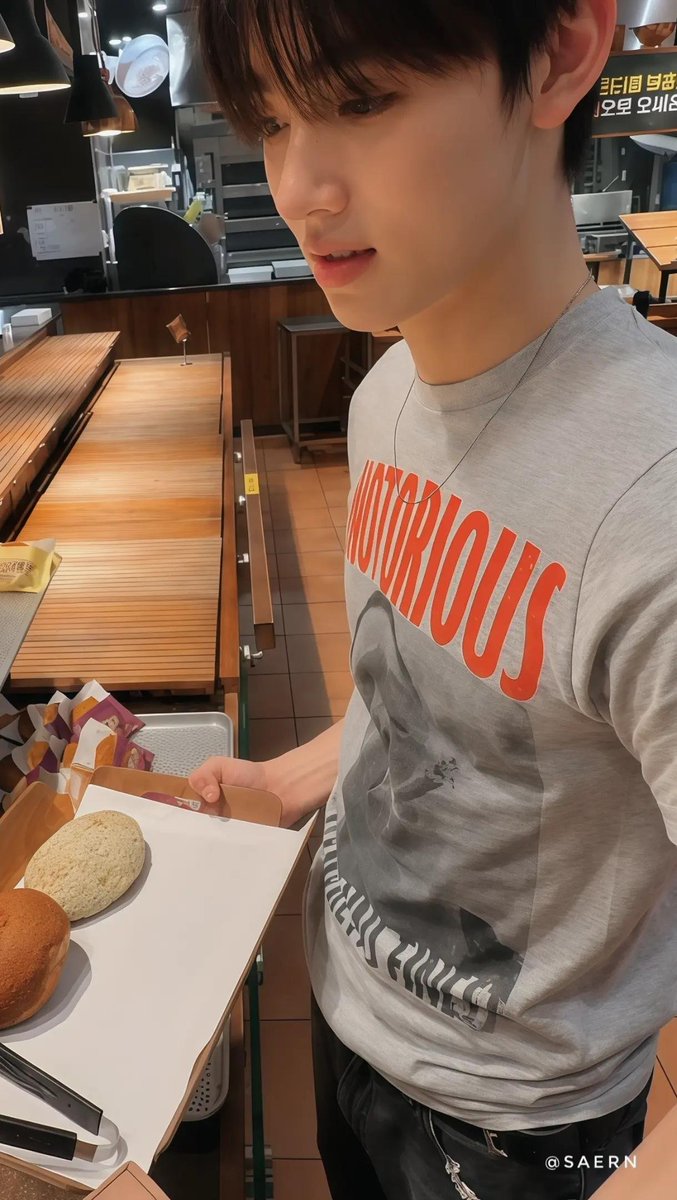 eomseaneoms's tweet photo. #seonghyeon boyfriend material🧎‍♀️ https://t.co/x9M2WT3eFP