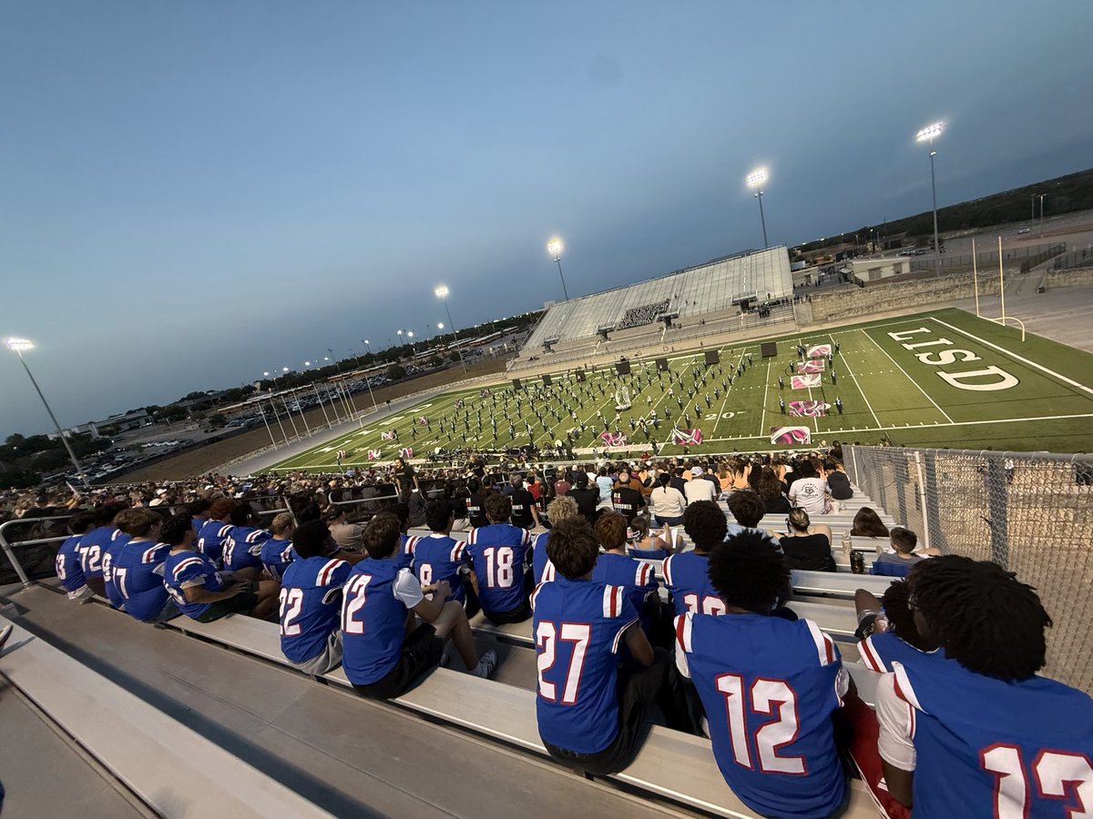 TheBeckyHogan's tweet photo. @LLionsFootball players attended Festival of the Bands tonight to show their support for the @leanderband
๐ฆ๐ฅ๐
.
#leanderband #leanderfootball #lionpride๐ฆ https://t.co/hwAdNE2shC