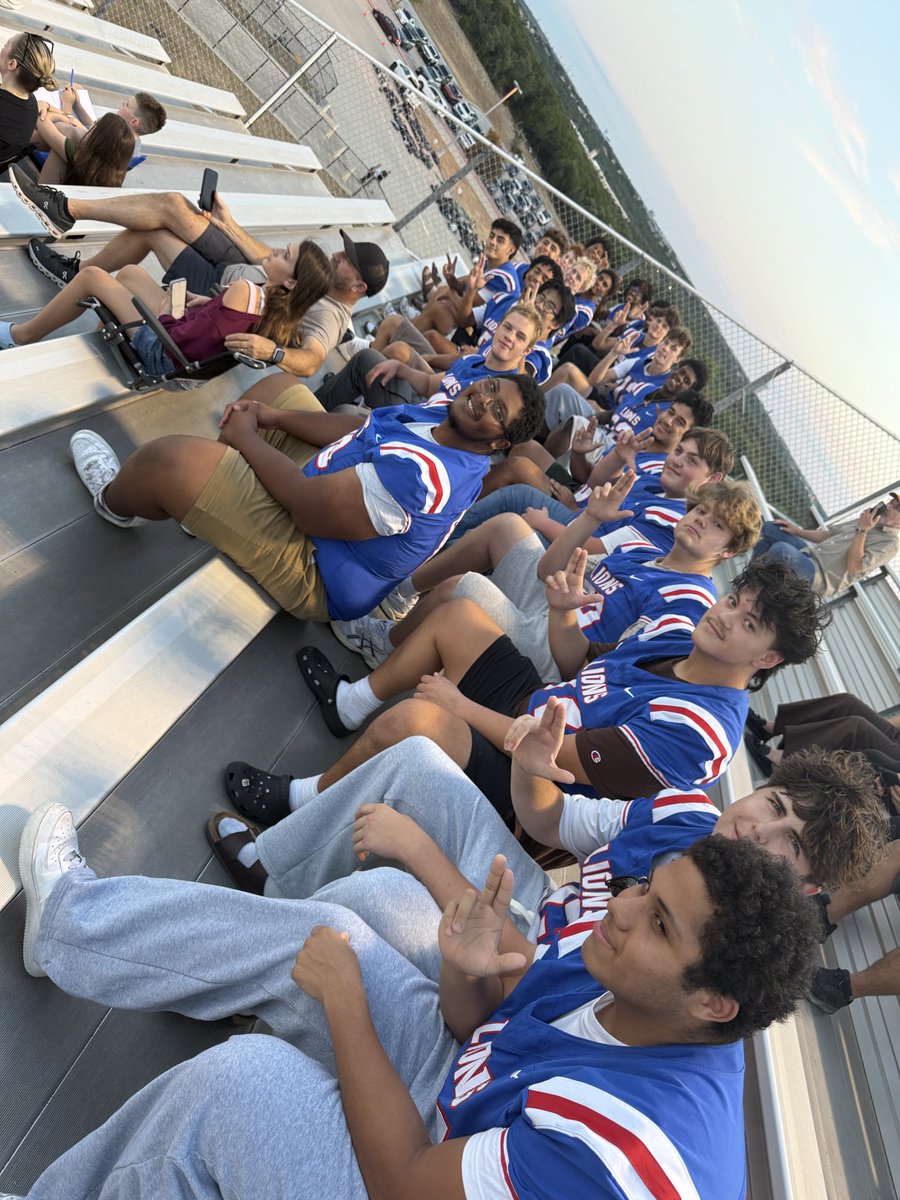 TheBeckyHogan's tweet photo. @LLionsFootball players attended Festival of the Bands tonight to show their support for the @leanderband
๐ฆ๐ฅ๐
.
#leanderband #leanderfootball #lionpride๐ฆ https://t.co/hwAdNE2shC