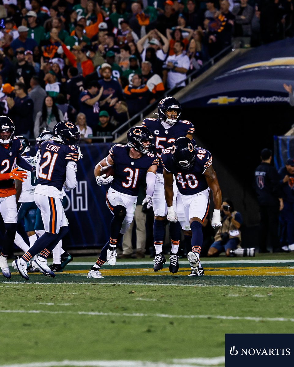 ChicagoBears's tweet photo. Whole squad was hyped for Dillon 🥹 https://t.co/Wtjgi9F4BS