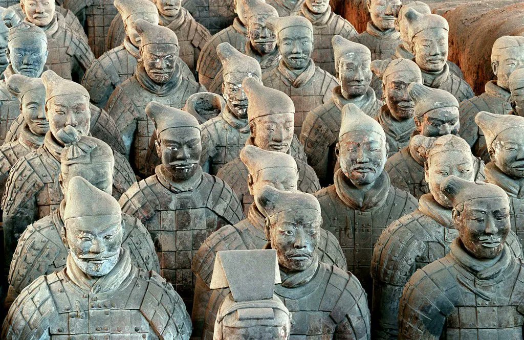 Fascinate_Hist's tweet photo. Digs were halted for decades until tech caught up to save the color. The discovery changed Yang's life forever.

While his village was cleared for a museum, Yang was hired by the state to sign autographs for global leaders. 

And still does. /5 https://t.co/nr5GGLTkwR