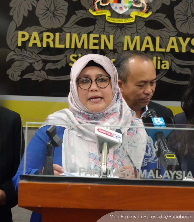 NewsBFM's tweet photo. PAC found that nearly RM260 million was channelled into UiTM’s business entities without proper compliance with financial rules, as special approval from MOF was not obtained as required by law.

Chairperson Mas Ermieyati said it also found critical weaknesses in the regulation and corporate governance of institutional investment management.

🧵1