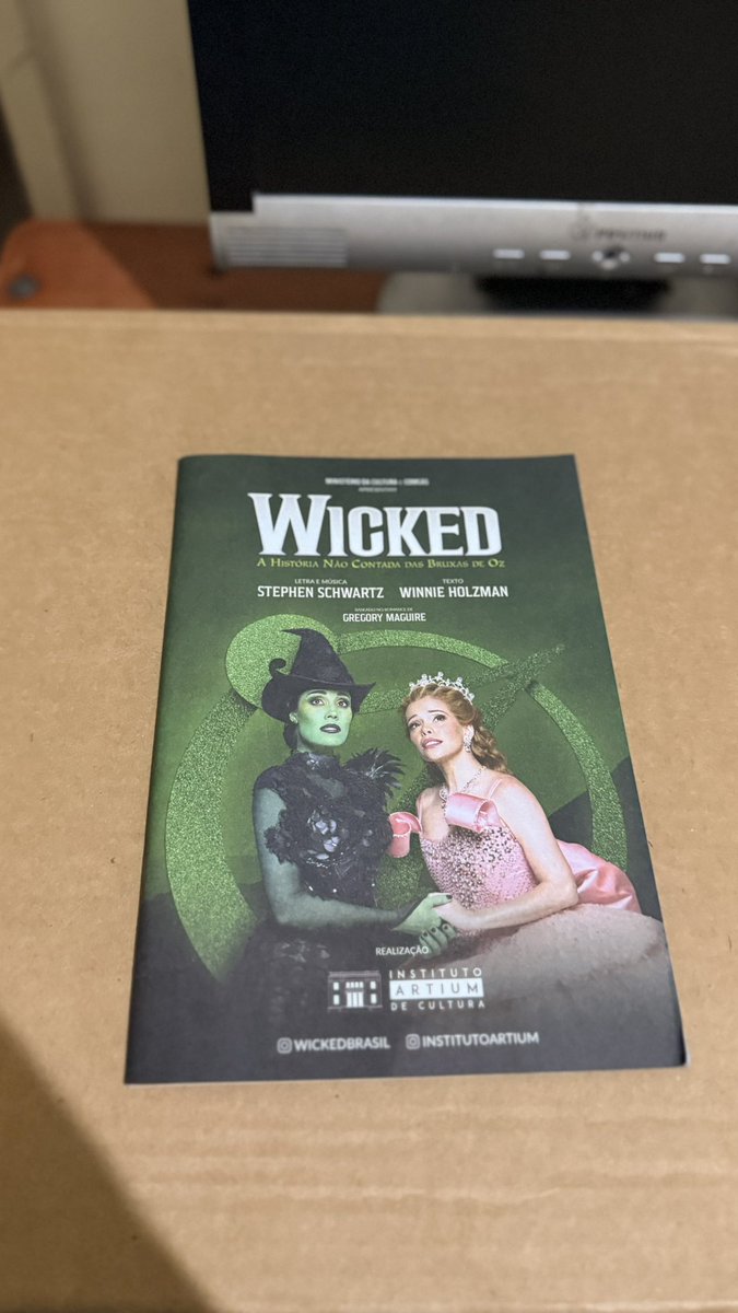 rafitamatos's tweet photo. Pessoal que vai na última sessão de Wicked RJ, tenho alguns programas pra vender:

Wicked 2016, ⁠Wicked 2023 (Myra, Fabi, Pamela, Giselle, Renan e Mari M), Família Addams (Pamela Rossini), Marrom (Hipolyto e Karin Hils) e Mamma Mia 2010 (Arizio, Baccic e Myra) 

Preços ⤵️ https://t.co/w4Qn9mU0E3