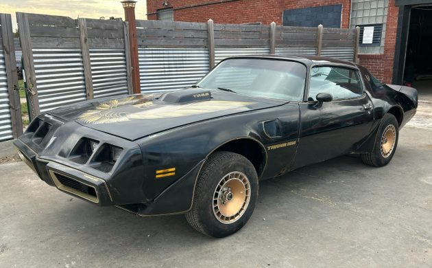 barnfinds's tweet photo. This 1979 Pontiac Trans Am Special Edition is a solid project candidate. Could you return this classic to its former glory? https://t.co/TZ64RvbhtD https://t.co/pyiY69J029
