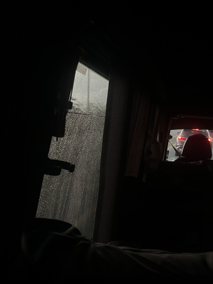 kevec_'s tweet photo. La ansiedad atormenta, destruye y paraliza. Te obliga a creerte cosas que tú sabes que no están bien, te obliga a obedecer, y lo peor de todo es que no puedes controlarla, o al menos no es fácil de hacerlo. Pero nunca es tarde, para tratar de vencerla. https://t.co/AUMf5zZ32A