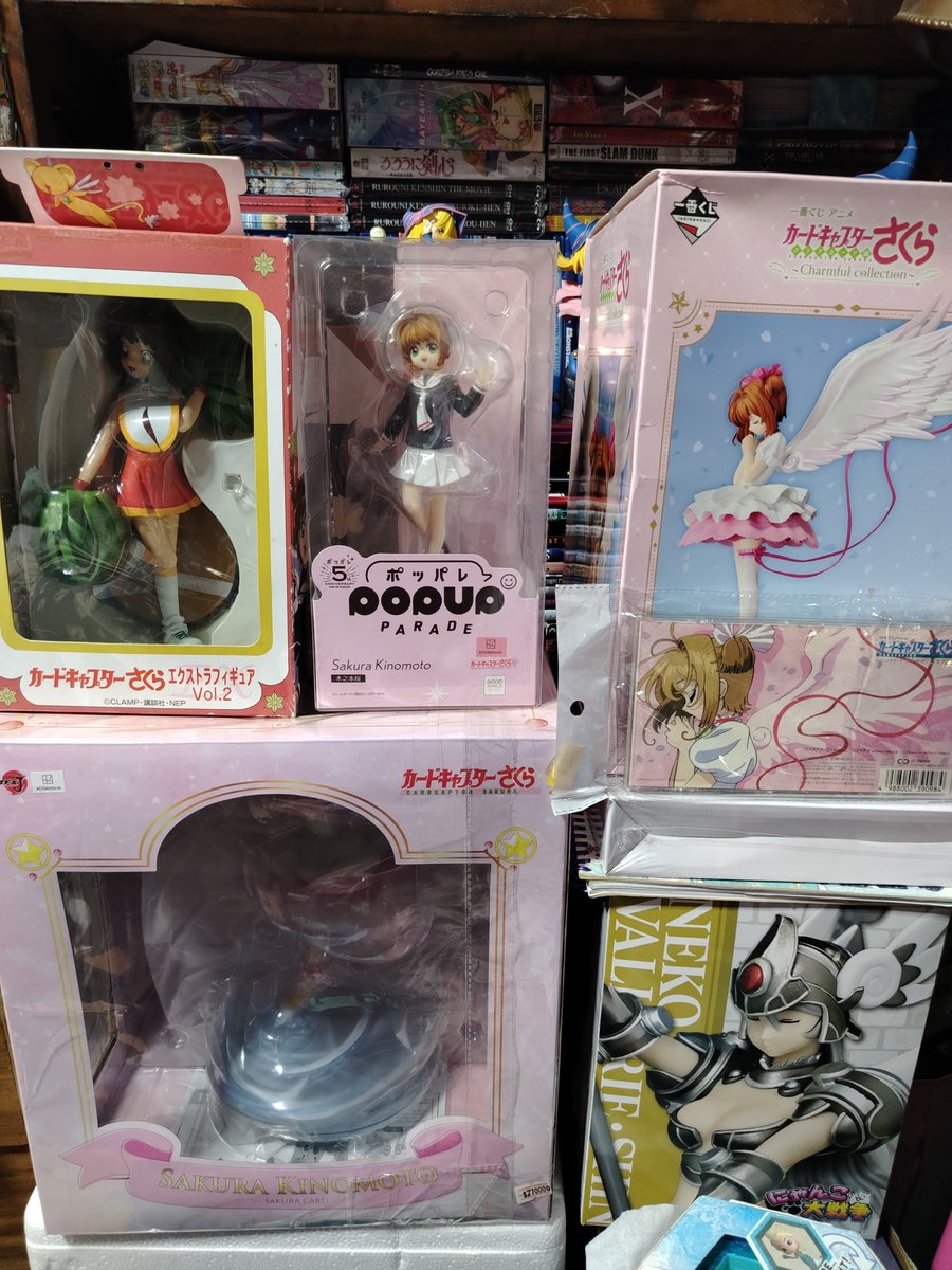 HarryHernandez_'s tweet photo. この投稿をした4月1日から今日に至るまで、愛するさくらちゃんのコレクションは、私の想像をはるかに超えるほど大きく増えました。
当時の手持ちのグッズがほんの少しだったことを見ると懐かしい気持ちになりますが、彼女への愛は変わらずずっと同じままです（今ではさらに強くなっていますが！）。🥰🌸💘