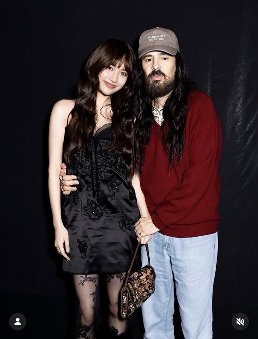 KienSeok54833's tweet photo. From one unforgettable moment to another, Freen × Valentino keeps raising the bar. 

@srchafreen
@MaisonValentino

#PFW #srchafreen
#FreenSarocha
#ValentinoGaravani
#ValentinoxFreen https://t.co/m4wHd3XY8f