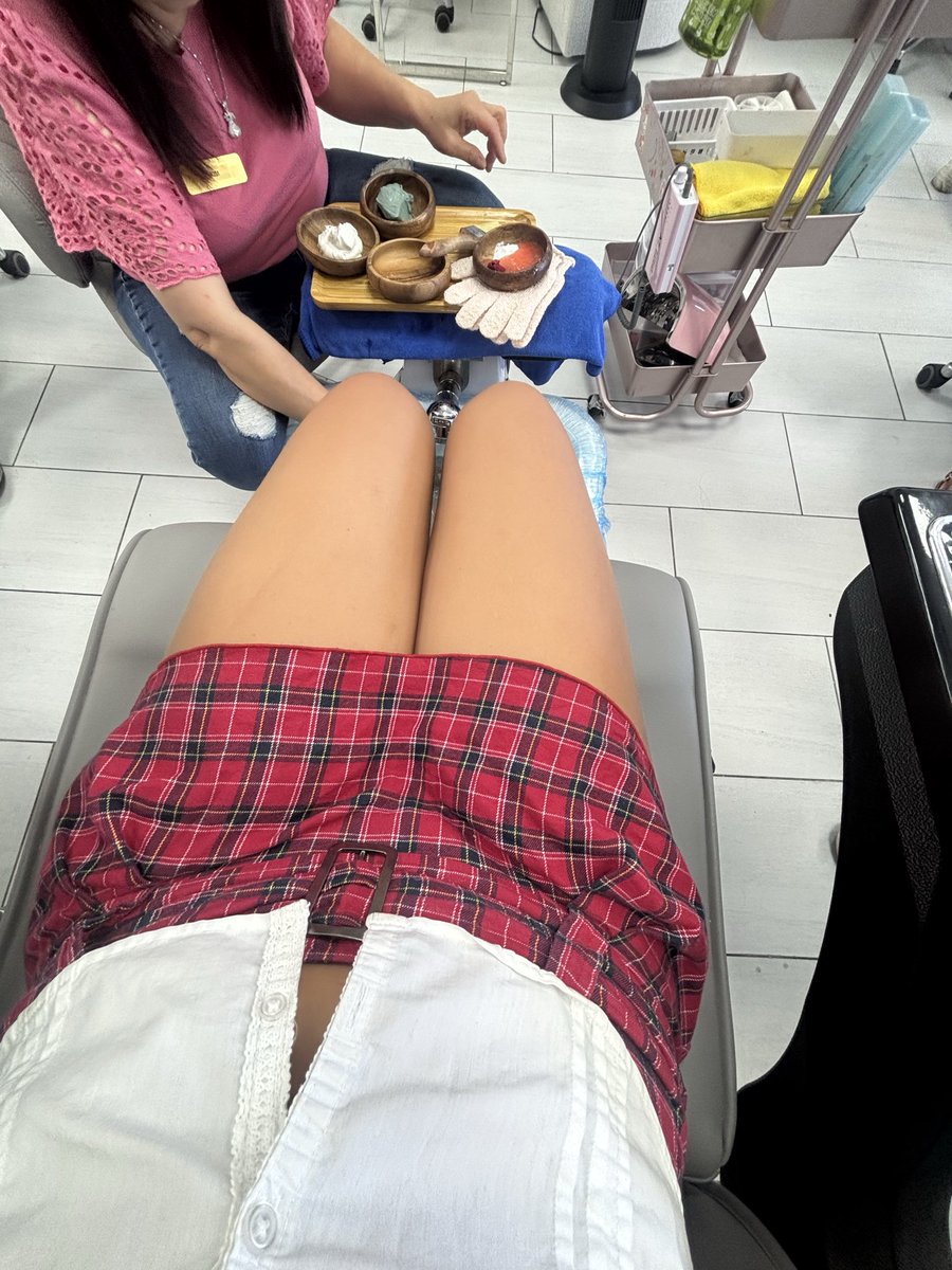 pickles420hmj's tweet photo. Who wants to pay for my next set 😜? https://t.co/K33rYoZojS