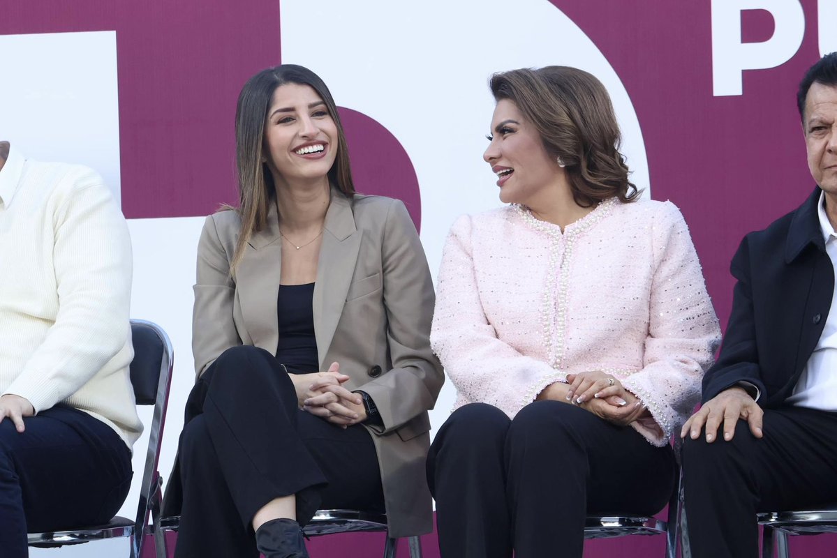 PaulinaOcanaE's tweet photo. Muchas felicidades a mi amiga @LoreniaValles_ por haber sido elegida como Coordinadora Estatal de los Comités de Defensa de la Transformación y la Soberanía Nacional en Sonora.

Un abrazo con mucho cariño a mis amigas @CelidaLopezc y @MaDoloresRio, y a mis amigos @JavierLamarque_, @FroylanGamezG y @DelValleColosio. Mi reconocimiento por su entrega y por todo lo que aportan a nuestro movimiento. Será fundamental seguir contando con su experiencia, su compromiso y su corazón para lo que viene. Nos unen grandes causas y el amor por Sonora.

Nuestro movimiento se construye desde la unidad, siempre cerca del pueblo y fiel a los principios de la Cuarta Transformación. Hoy nos toca seguir caminando juntas y juntos, con nuestras causas por delante y con la convicción de continuar construyendo el segundo piso de la transformación en Sonora.