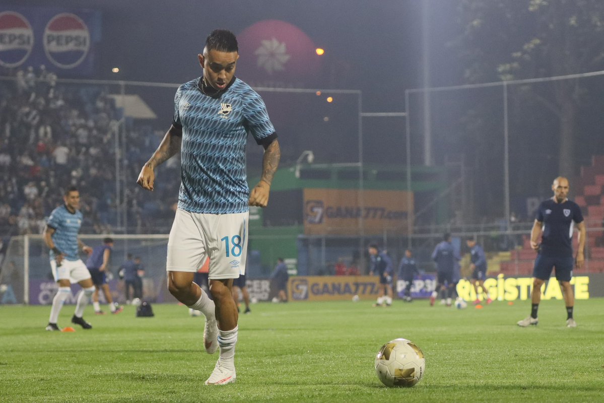 fedefut_oficial's tweet photo. 🏃A calentar  •  Liga de Naciones de Concacaf 

🇬🇹Guatemala 🆚 El Salvador🇸🇻
⏱️08:00pm
���️Manuel Felipe Carreta
📺Fox

#ModoSelección #VamosGuate 💙⚽️🇬🇹💪 https://t.co/wHoUdtvIvE