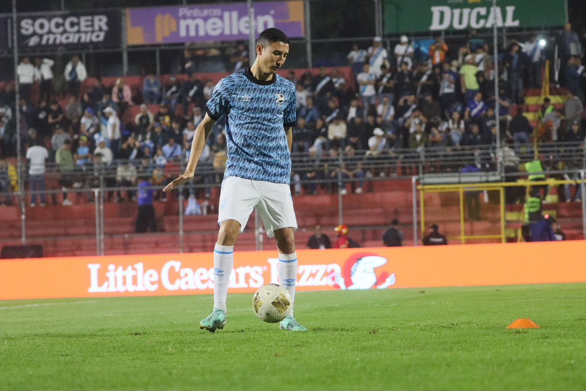 fedefut_oficial's tweet photo. 🏃A calentar  •  Liga de Naciones de Concacaf 

🇬🇹Guatemala 🆚 El Salvador🇸🇻
⏱️08:00pm
���️Manuel Felipe Carreta
📺Fox

#ModoSelección #VamosGuate 💙⚽️🇬🇹💪 https://t.co/wHoUdtvIvE