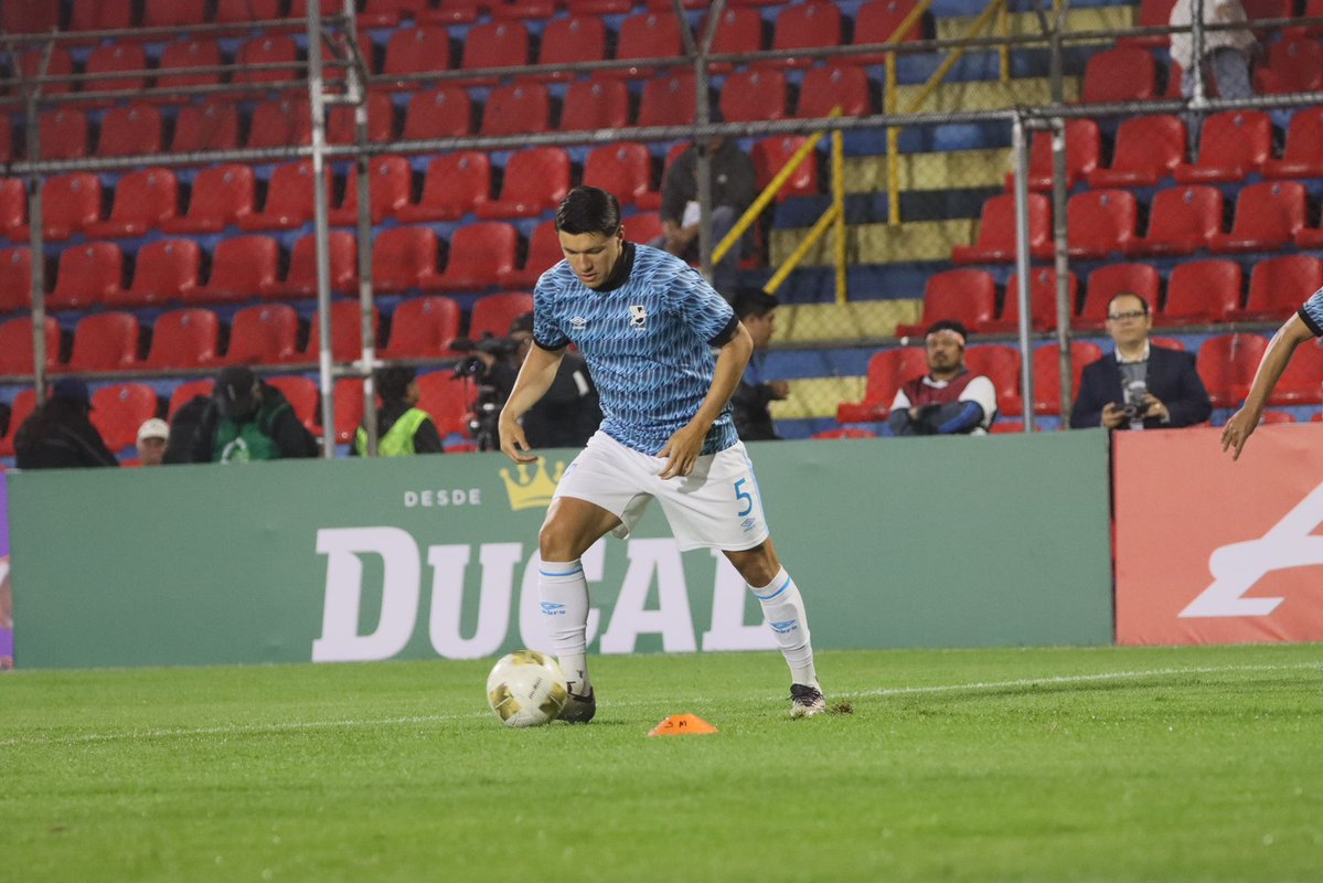 fedefut_oficial's tweet photo. 🏃A calentar  •  Liga de Naciones de Concacaf 

🇬🇹Guatemala 🆚 El Salvador🇸🇻
⏱️08:00pm
���️Manuel Felipe Carreta
📺Fox

#ModoSelección #VamosGuate 💙⚽️🇬🇹💪 https://t.co/wHoUdtvIvE