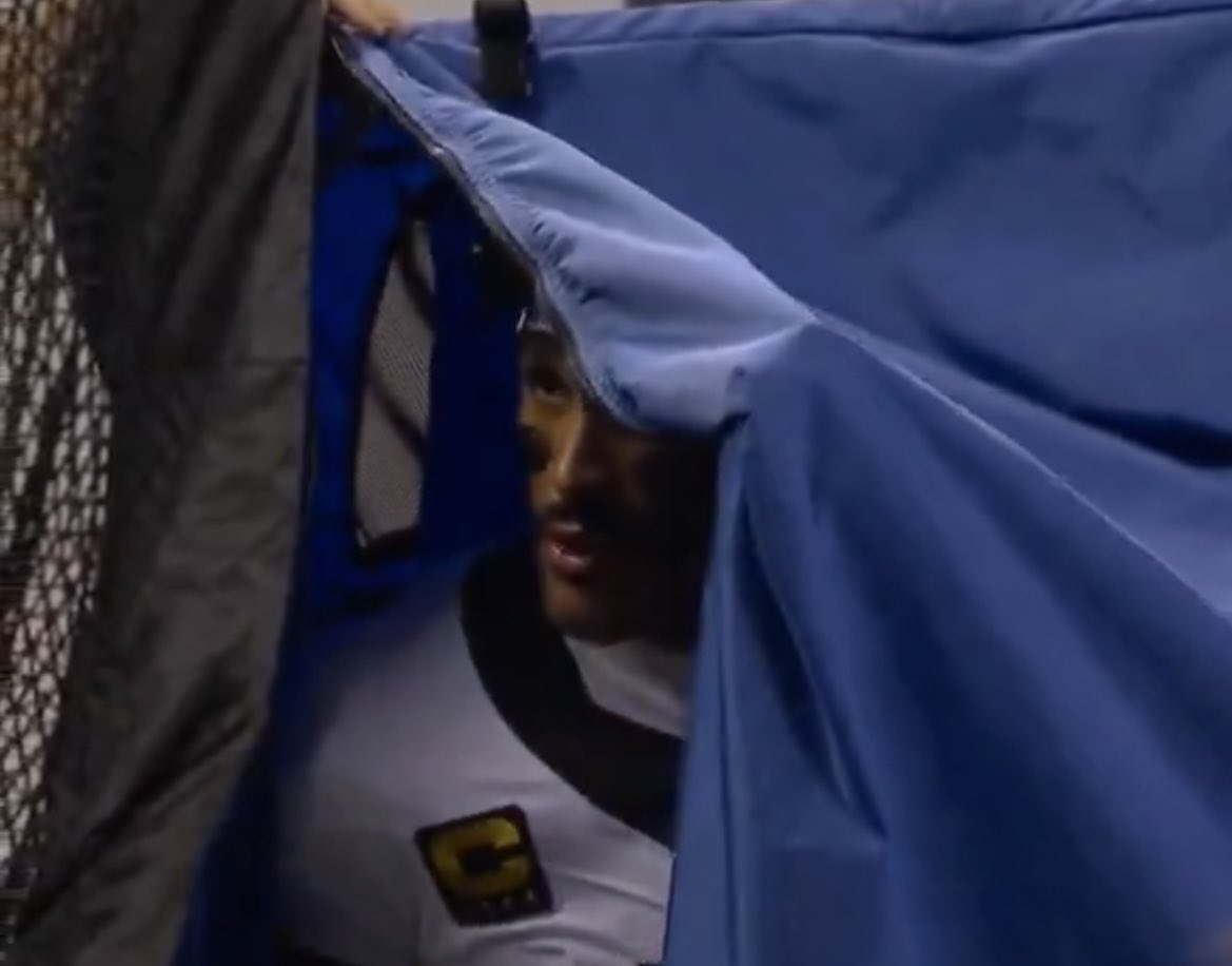 BarkerNMW's tweet photo. Hurts peeking out the blue tent has me fried https://t.co/SJTLcYlbZ8