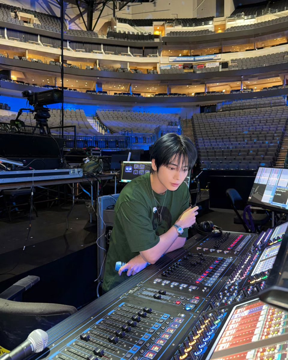 clovertyun's tweet photo. one year since taehyun opened https://t.co/9X4zKLt9Ej 🥹 https://t.co/URj2Xb2f6a