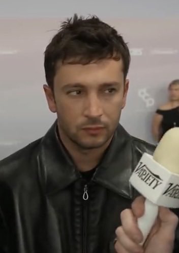 ppaladito's tweet photo. can he just wear eyeliner please https://t.co/nMWluksEWB