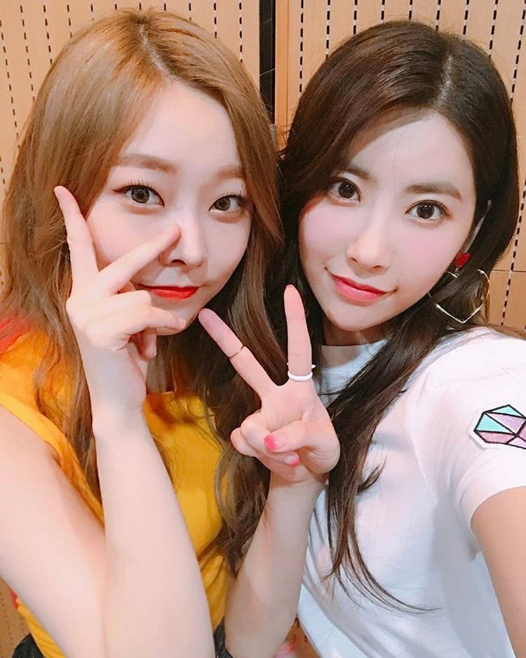 ohdicupid's tweet photo. fangirlear solita no es nada divertido (｡ᵕ ◞ _◟)! por eso, le jalé la patita a mi amiguita y nos fuimos derechito to #𝑚eet𓄹𓈒𝙶ɑrden𝙶𝕚r𝕝zଓ. obvio también llevamos camaritas 📸 para sacar muchas fotitos en este #𝙶ɑrden𝙶𝕚r𝕝z𓆩𝐟αns𝕚𝕘n𓆪.

𝑙ove(𝟺.)evα ⋆ 𖦹 #𝚅alen. https://t.co/J9pDZFWQez