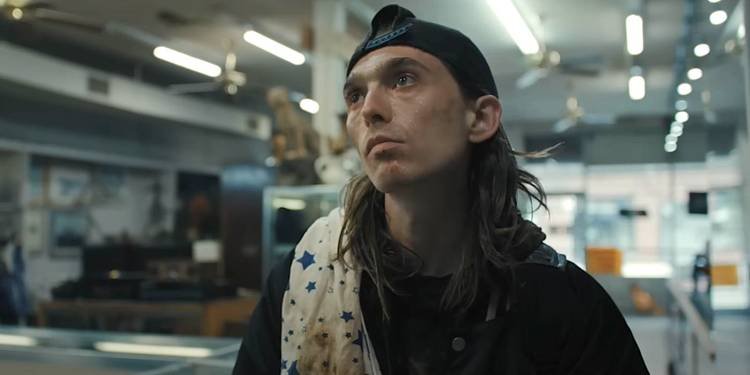 HexBuck's tweet photo. Lowkey its funny everyone's getting offended on Austin's behalf for ppl praising/sexualizing/pointing out his weight gain after looking extremely malnourished in weapons. Sorry I think hes hotter with full cheeks and a softer chin rather than sharp sunken features https://t.co/mTdUJUFbVr