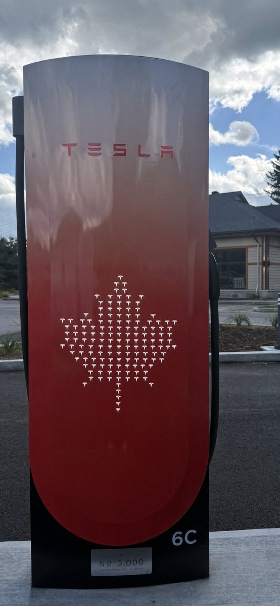 KCFrandsen553's tweet photo. @SawyerMerritt This is better!
Each dot of the Maple leaf is now a Tesla symbol!’🤣 https://t.co/G3Z8CfpG2u