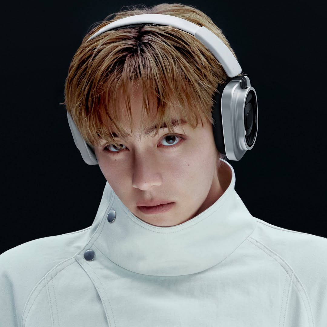 TheePopCore's tweet photo. Nothing recreates the viral phrase of their Global Brand Ambassador, Taehyung, in their bio:

— “V stepped into the crowd wearing Nothing.” https://t.co/0IwnfHKIYz
