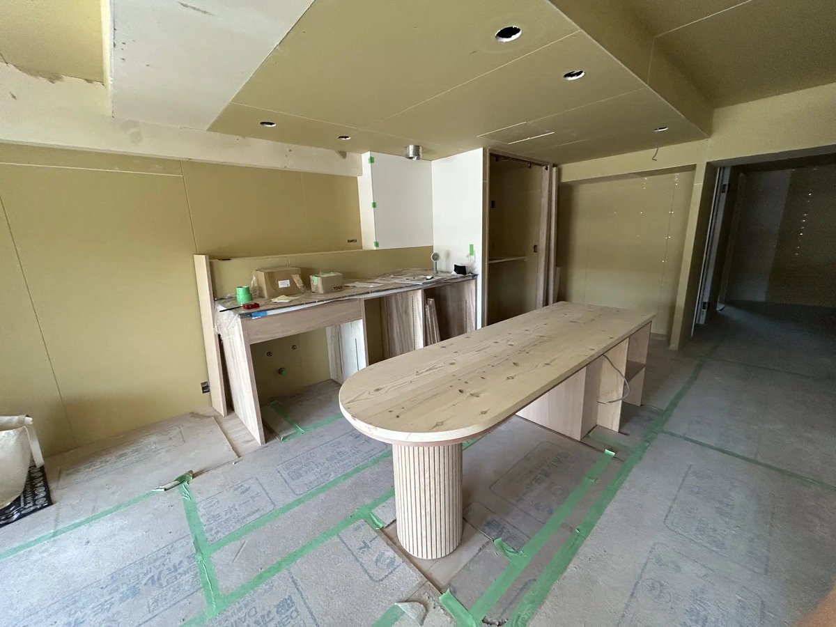 renoves's tweet photo. 「余白の中に、存在したい」

ひとり暮らしのマンションリノベーション「.scene」。頭の小さな「.」は、広い余白の中にぽつんと立つ、住まい手自身のこと。名前が生まれるまでのインタビュー後半です。

https://t.co/aOdjwa4glA https://t.co/ulAAsHE8Qx