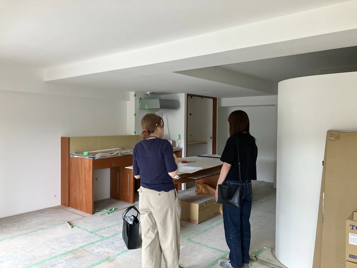 renoves's tweet photo. 「余白の中に、存在したい」

ひとり暮らしのマンションリノベーション「.scene」。頭の小さな「.」は、広い余白の中にぽつんと立つ、住まい手自身のこと。名前が生まれるまでのインタビュー後半です。

https://t.co/aOdjwa4glA https://t.co/ulAAsHE8Qx