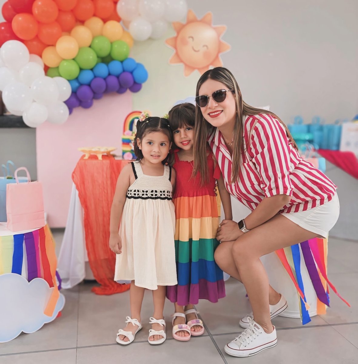 paomolina03's tweet photo. Cumple de Giannita! 🌈 https://t.co/fiAvzKYB0P