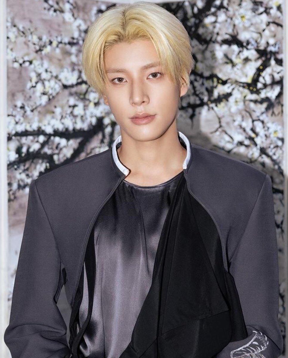 jakeyclub's tweet photo. #JAKE ON GOING VOTINGS — RANKING UPDATE

✶ IDOKI (Male Individual Ranking)
current rank: 3rd (5,3M votes gap)
🎯: top 1/2
📆: sept 30
🗳️: daily hearts (exp daily at 00:00 KST)

✶ GIFTIFAN (November Birthday Vote)
current rank: 3rd (171M votes gap)
🎯: top 1
📆: oct 2
🗳️: pink energy

✶ UPICK (November Birthday Idol Vote)
current rank: 2nd (1,8M votes gap)
🎯: top 1
📆: oct 7
🗳️: blue & pink jams

✶ PODOAL (Birthday Vote November)
current rank: 5th (28M votes gap)
🎯: top 2
📅: oct 7
🗳️: ALs & jelly

keep collecting and voting for jake. EVERY VOTE MATTERS.