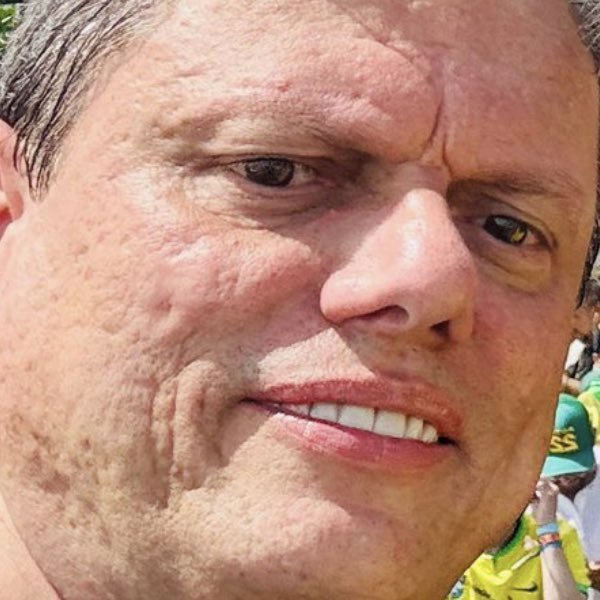 gabrielrcamp's tweet photo. esse ano é minha 1ª vez votando de fato em SP, e daí preciso externalizar uma dúvida que eu sempre tive

antes de qualquer proposta ou posicionamento que esse homem possa ter, COMO PODE EXISTIR GENTE que achou / acha normal dar o controle do estado pra um homem com esse rosto? https://t.co/MedhvJpTK7
