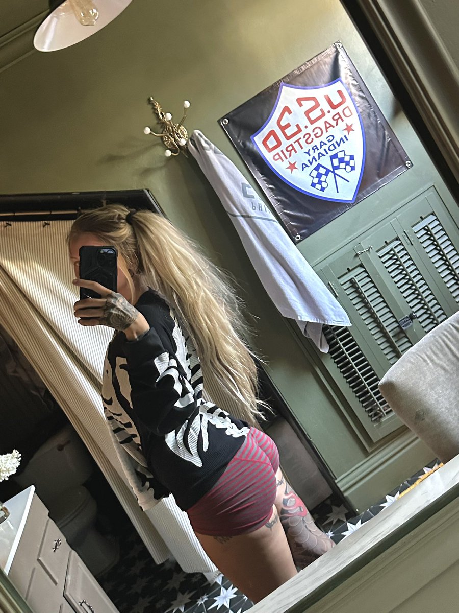 alexxistexxxas's tweet photo. GIVEAWAY TIME!
I’m giving away 10 subscriptions, anywhere from 1 month to a year!
To enter:
-REPOST
-LIKE
-LEAVE A COMMENT
**I will be checking, and YES I actually pick winners, this isn’t clickbait!**
Good luck 🍀🥰 love, your favorite mechanic/chubby chaser. https://t.co/udoKlOnHMH