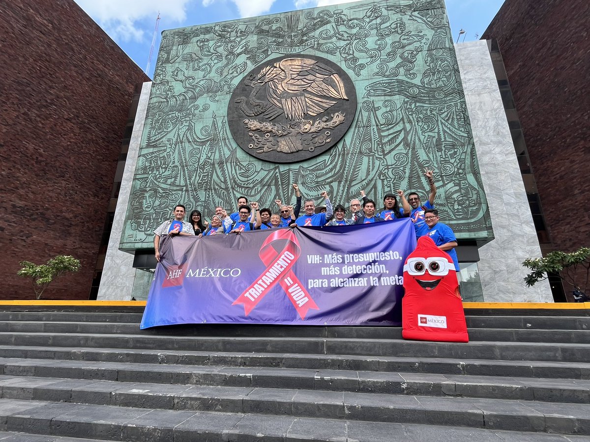 ahf_mexico's tweet photo. 3 de cada 10 personas que viven con VIH en México no lo saben, por ello, Organizaciones de la sociedad civil, acudimos a @Mx_Diputados  para dialogar con @JAIMELOPEZVELA sobre los recursos para la respuesta al VIH: MÁS PRESUPUESTO, MÁS DETECCIÓN para alcanzar la meta"➕💰➕🩸 https://t.co/GPmlKXHyKF
