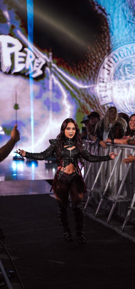 ItzVarun_____'s tweet photo. Roxanne Perez Wallpapers!

#WWERAW https://t.co/3Z3qHH3xMK