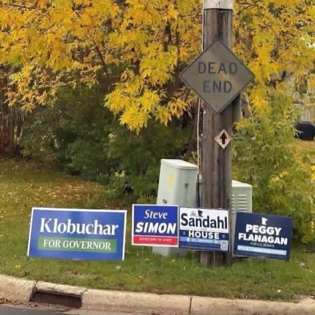 Autolock's tweet photo. The one sign definitely explains the whole picture. 🤭 https://t.co/erVSe4DFNS