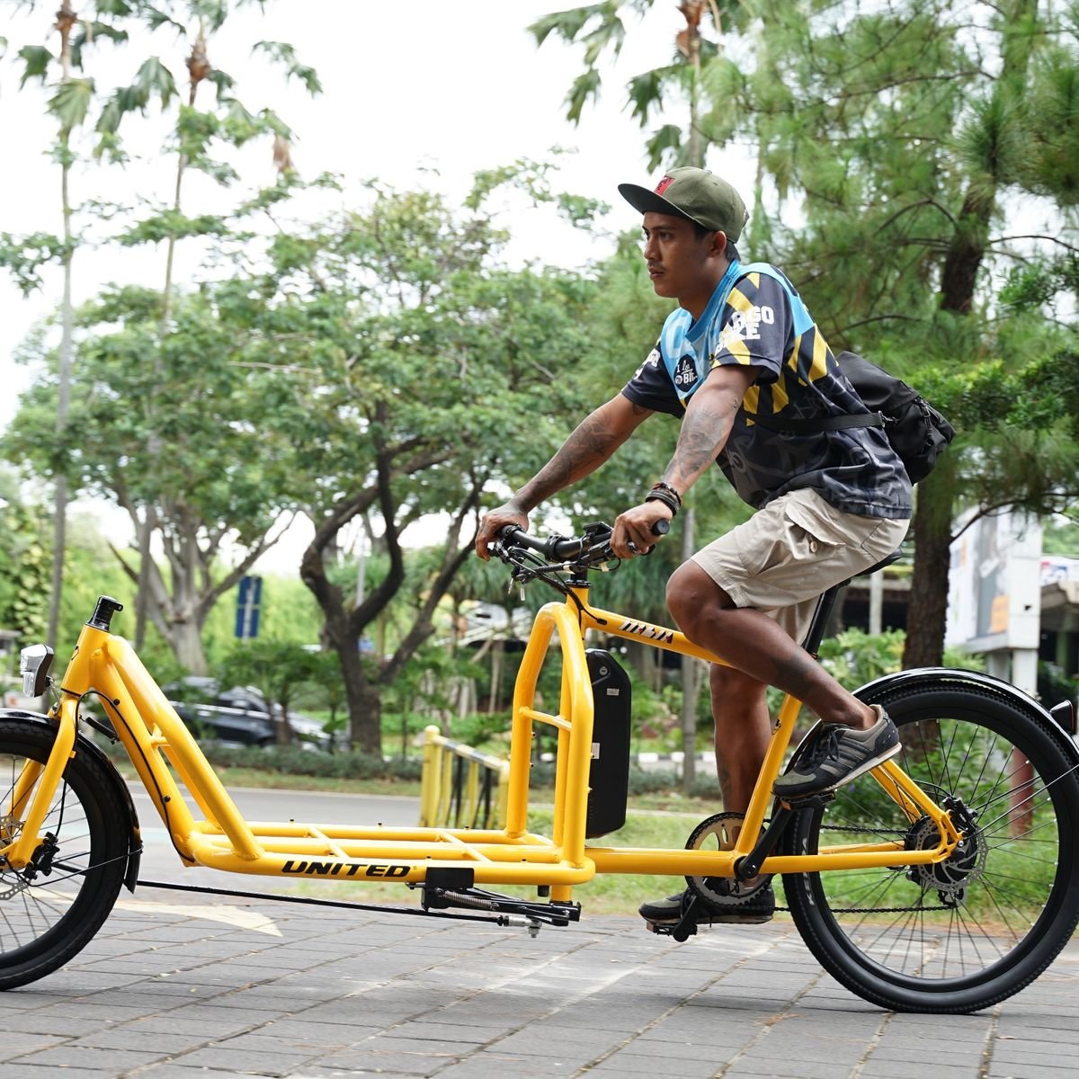 Outstandjing's tweet photo. Mungkin inilah EV yg sesuai kebutuhan banyak orang.
Apalagi keluar dari Polygon jd aftersales terjamin.
Di kepala langsung muncul berbagai Use Case sehari-hari.
Oh iya, saya juga punya Cargo Bike yg sesekali dipakai antar jemput anak kayak gini. https://t.co/2JpjHEuaA6