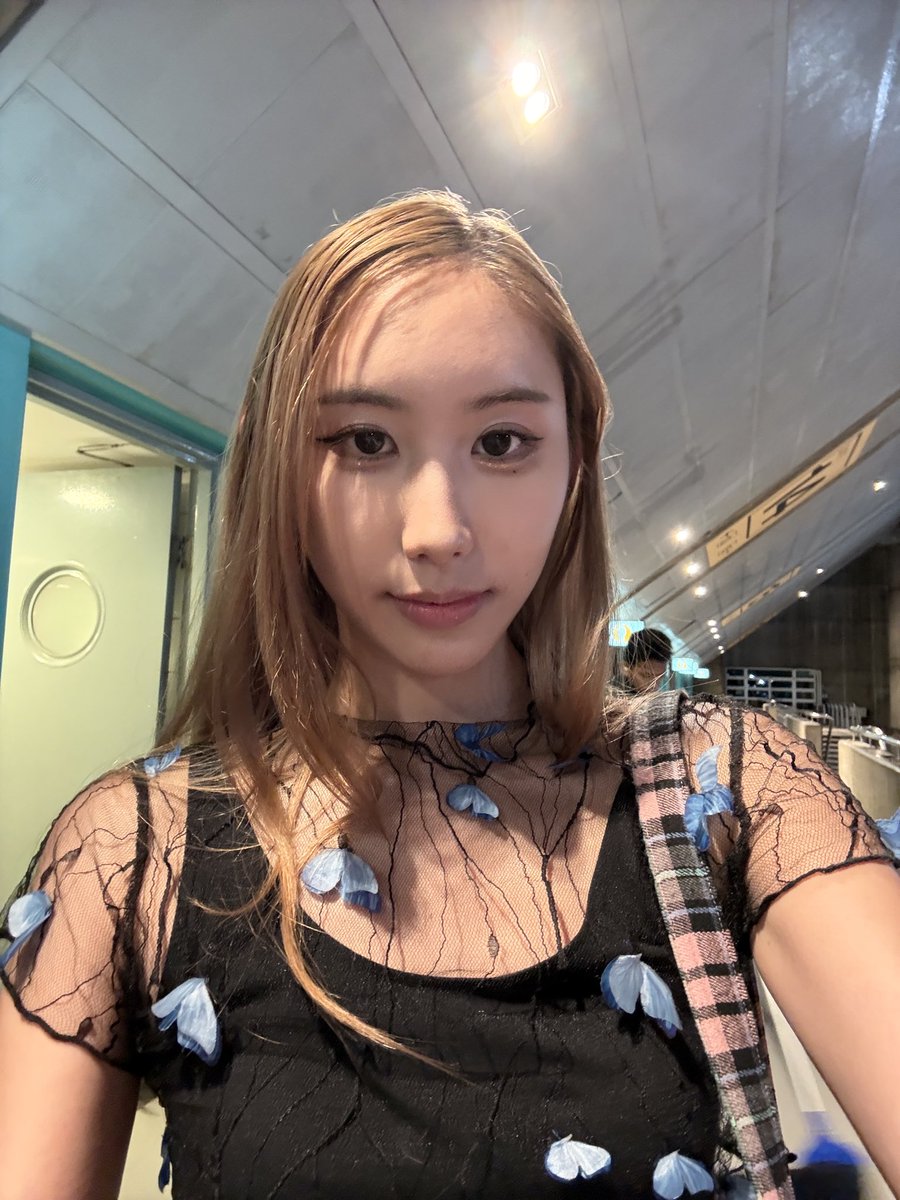 Boeingmode's tweet photo. พาผีเสื้อมาว่ายนำ้ค่า https://t.co/D1Q1bHJA6P