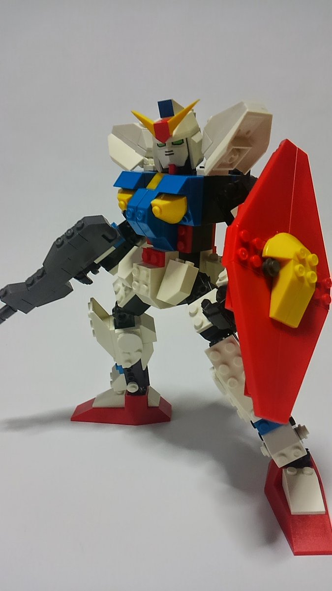 namaenamae7's tweet photo. ガンダムミキシマイズというおもちゃが話題のようですね。大昔に発売されたメガブロックのガンダム(ブロックフレームシステムのほう)も、なかなか味わい深い商品だったのですが、誰も知らないだろうな💦レゴブロックと互換性があるで、色々無限大というか😊#ガンダムミキシマイズ #gudam #ガンダム https://t.co/htmXXg4ttY