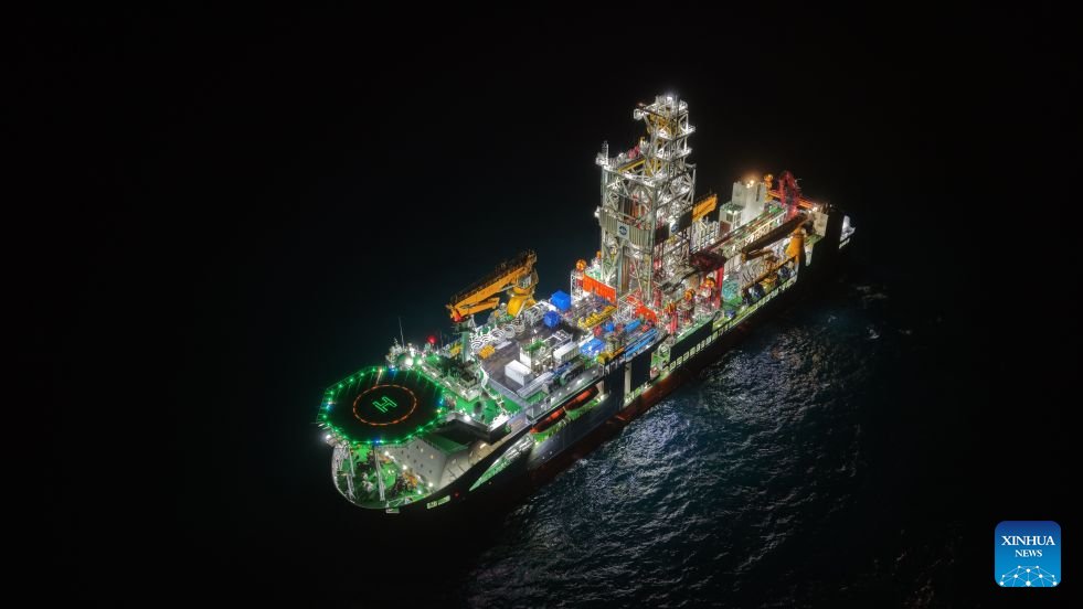 Anstronaut1's tweet photo. 🚢🌊 Breakthrough in deep‑sea drilling! China’s vessel Mengxiang sets national record, pushing deep‑sea drilling capability to 5,000‑meter level after collecting basalt samples in the South China Sea 🔍
China is now the third nation globally to obtain deep‑ocean basin hard‑rock samples using drilling vessels. Key data for marine geology & energy exploration.
