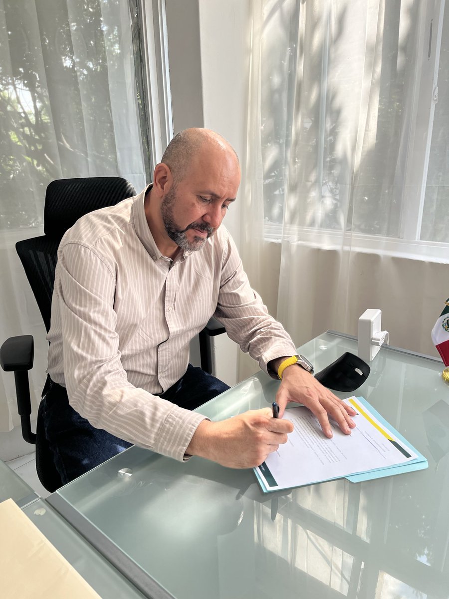 fermaparrilla's tweet photo. Hoy presentamos formalmente nuestro interés en participar por la Presidencia del Consejo Directivo del CICEJ. 🤝📄 En apego al Estatuto, iniciamos esta etapa con disposición para escuchar, dialogar y sumar las propuestas de quienes forman parte del Colegio. 👷‍♂️💬 https://t.co/3dMBxJhFJo