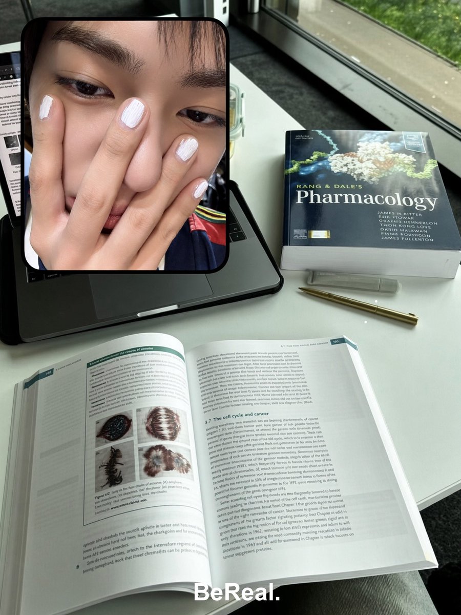 tetecoidezinha's tweet photo. keonho as a pharmacy student 🥼💊 https://t.co/SkabIeLPvA