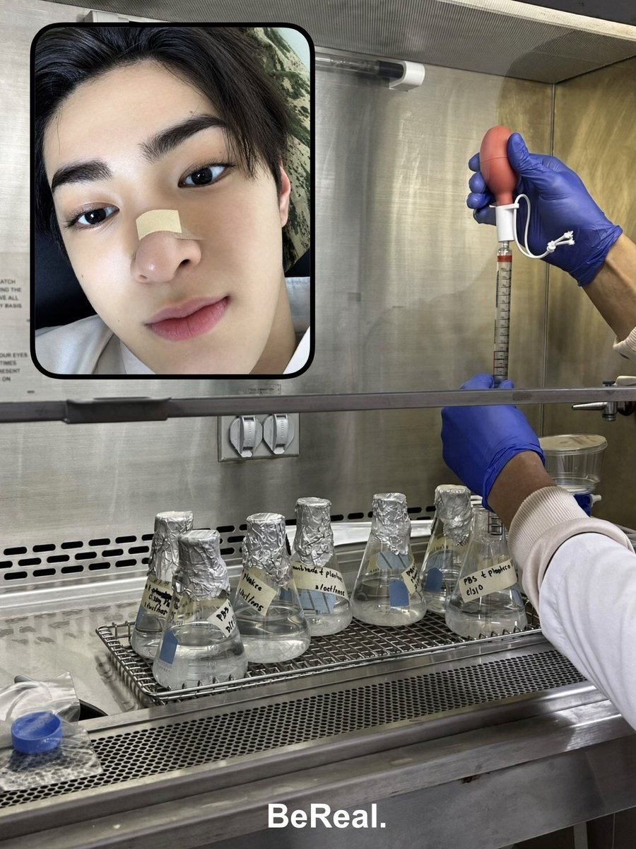tetecoidezinha's tweet photo. keonho as a pharmacy student 🥼💊 https://t.co/SkabIeLPvA