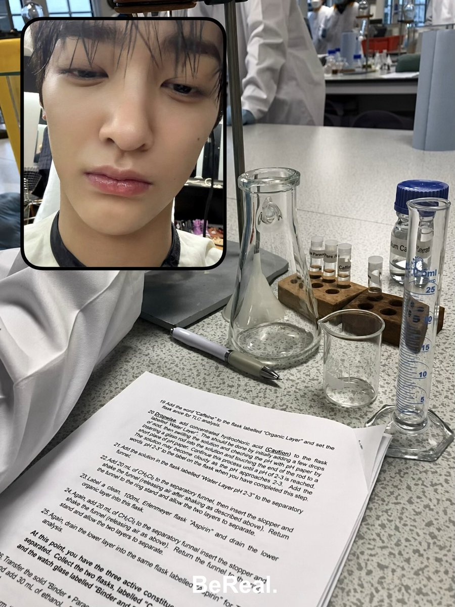 tetecoidezinha's tweet photo. keonho as a pharmacy student 🥼💊 https://t.co/SkabIeLPvA