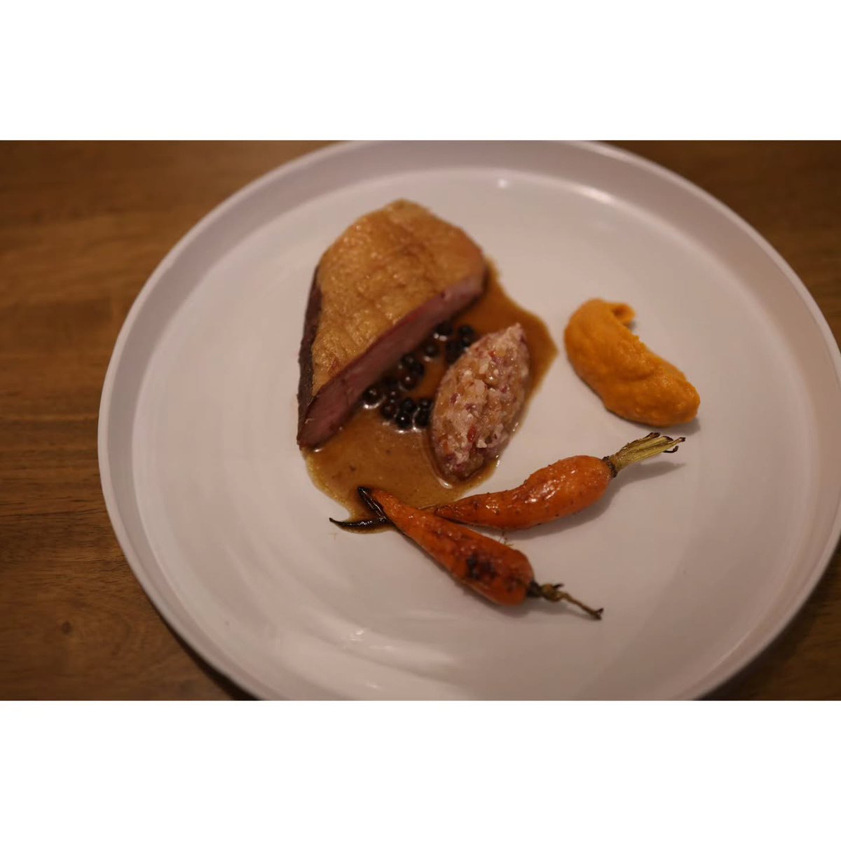 JenniKile's tweet photo. 7. Duck with fermented pepper sauce

One-week dry-aged duck breast 
Fermented pepper jus 
House-made duck prosciutto with plum salsa 
Smoked carrot purée 
Roasted garden carrots 

by Vulkan https://t.co/owfwgoYXCz